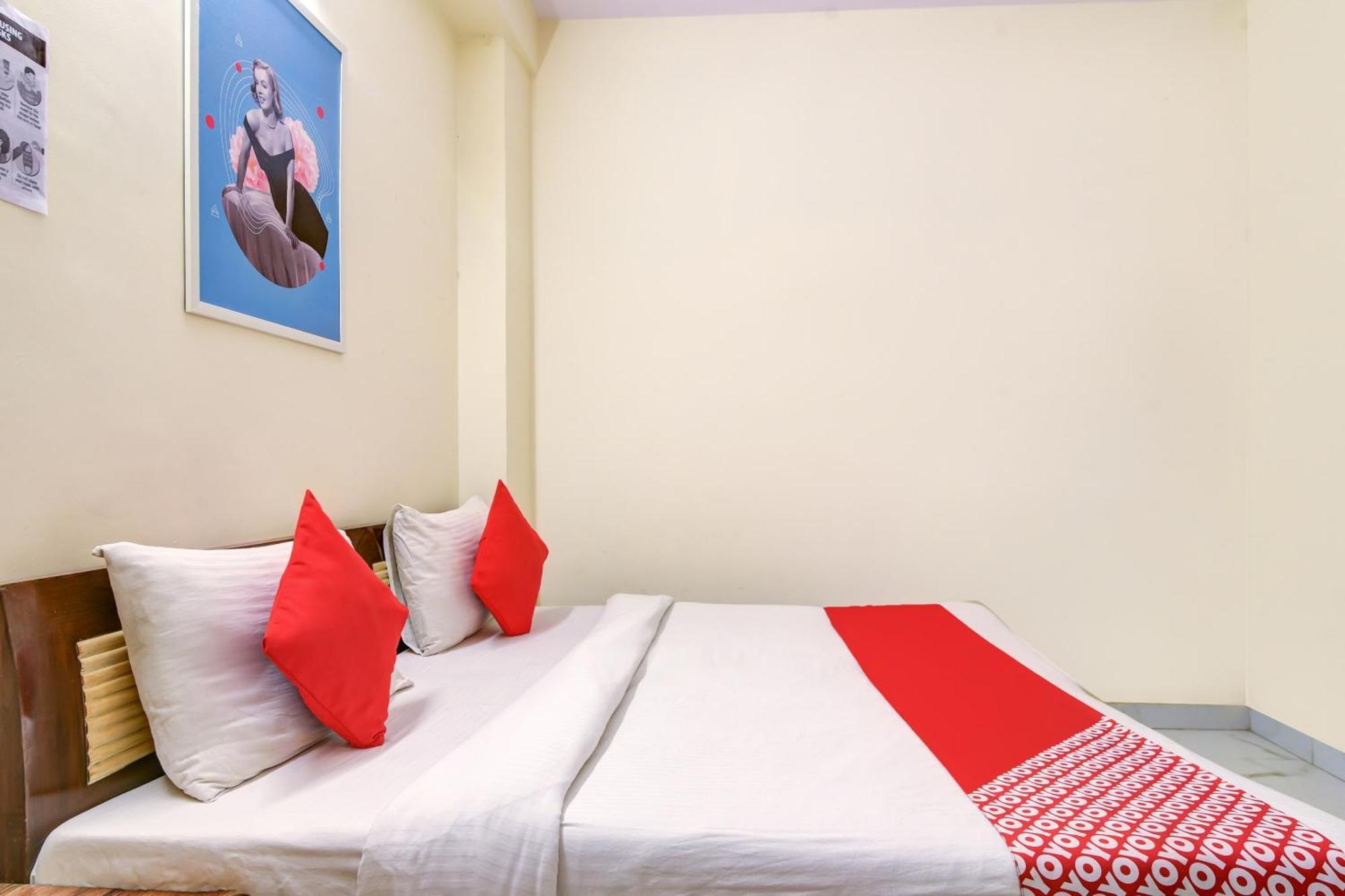 Hotel O 74192 Vishwakarma Palace Delhi  Dış mekan fotoğraf