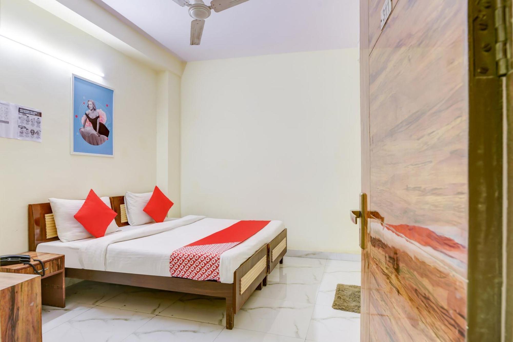 Hotel O 74192 Vishwakarma Palace Delhi  Dış mekan fotoğraf