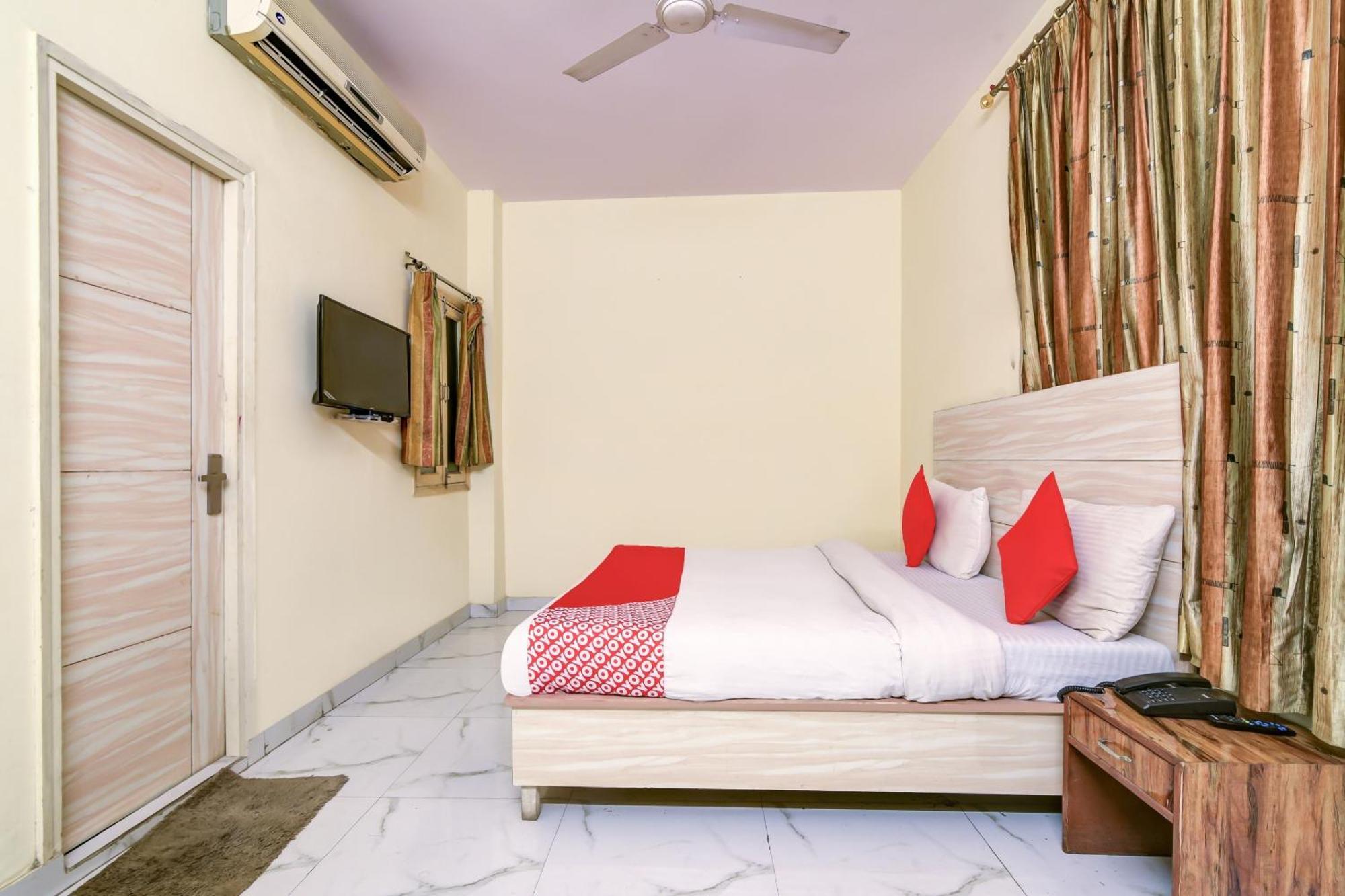Hotel O 74192 Vishwakarma Palace Delhi  Dış mekan fotoğraf