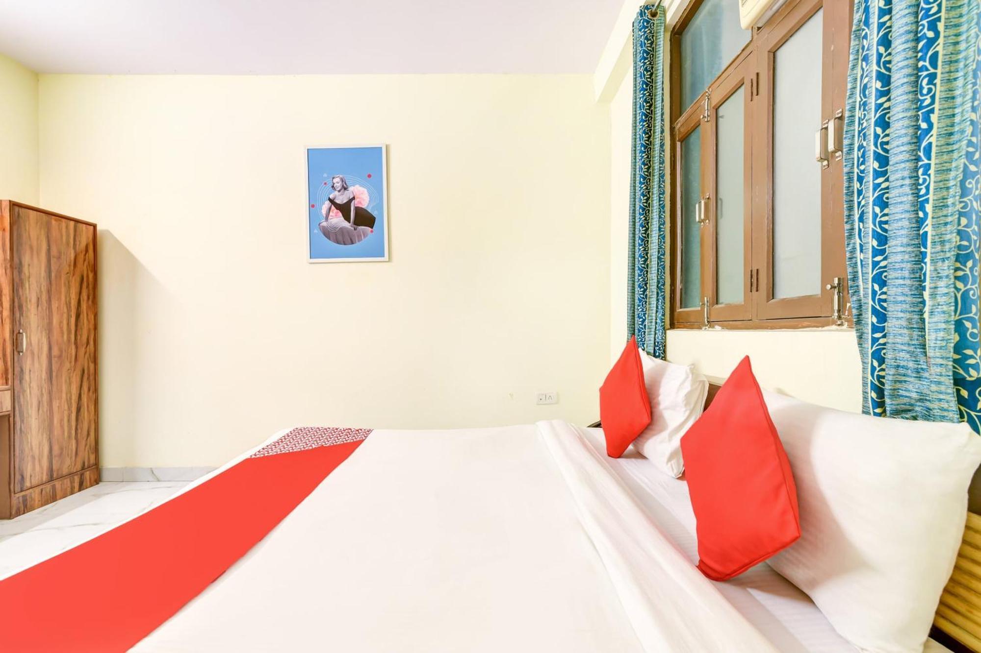 Hotel O 74192 Vishwakarma Palace Delhi  Dış mekan fotoğraf