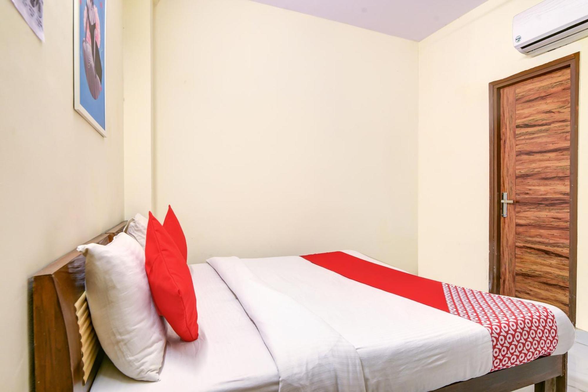 Hotel O 74192 Vishwakarma Palace Delhi  Dış mekan fotoğraf