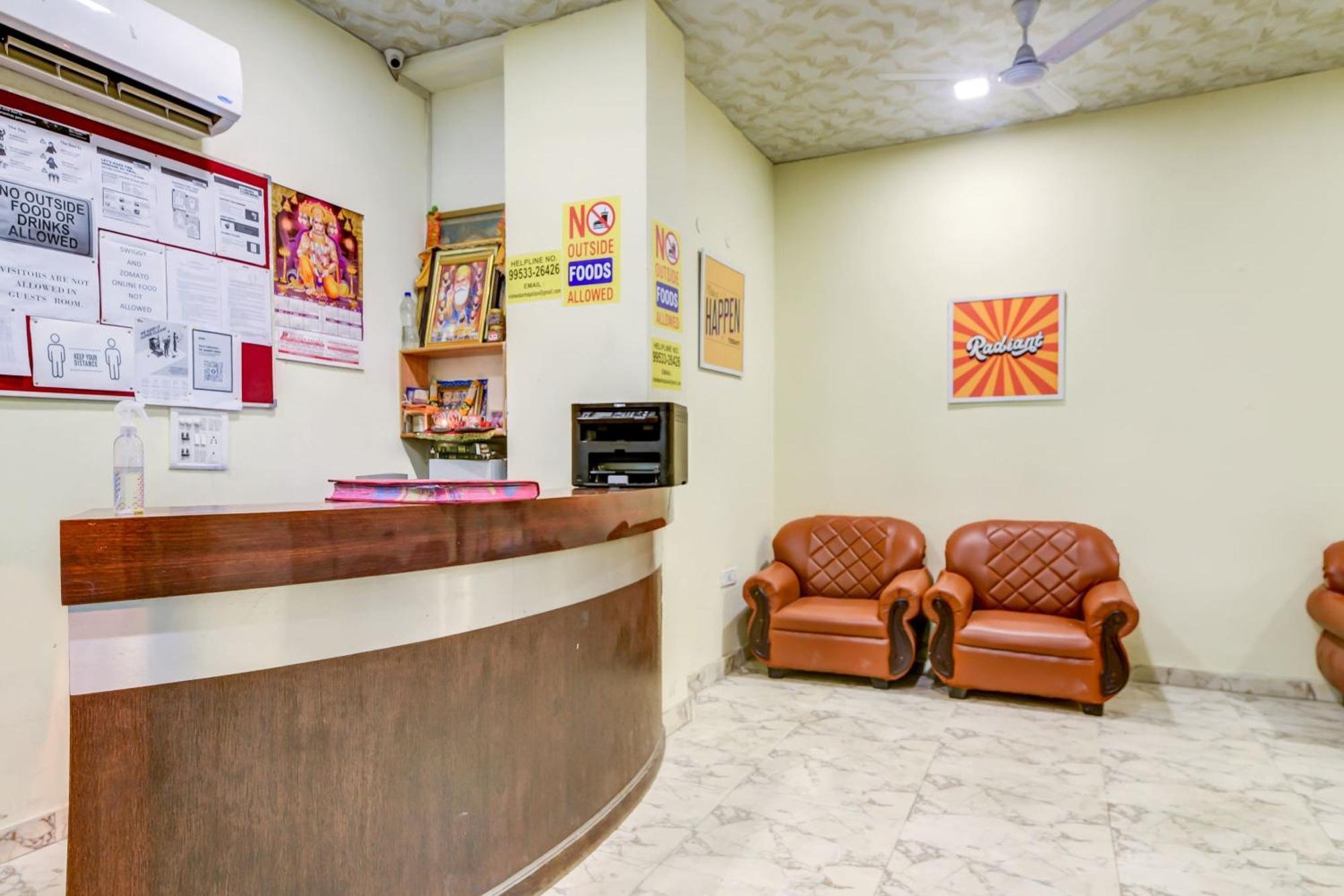 Hotel O 74192 Vishwakarma Palace Delhi  Dış mekan fotoğraf
