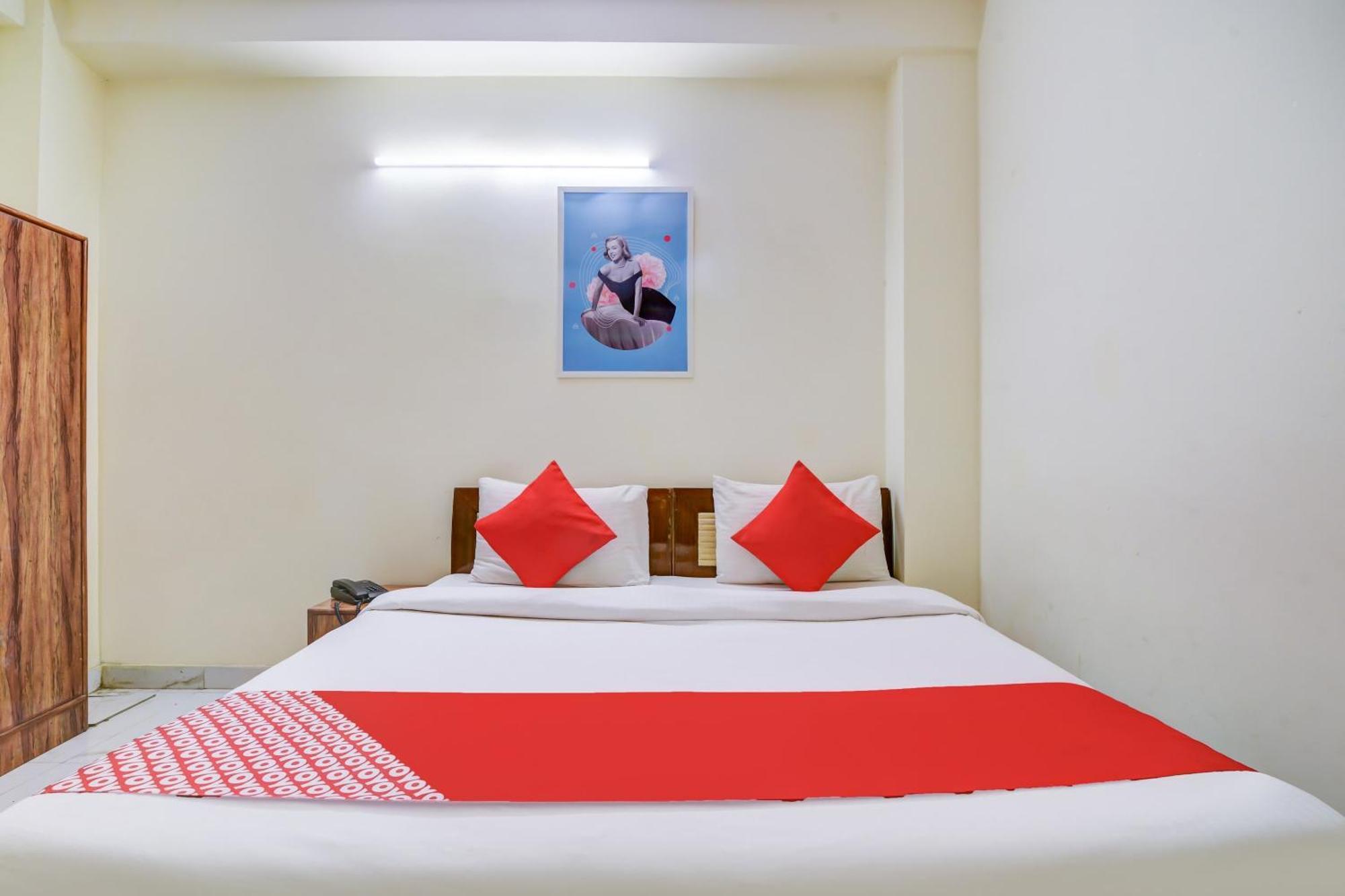 Hotel O 74192 Vishwakarma Palace Delhi  Dış mekan fotoğraf