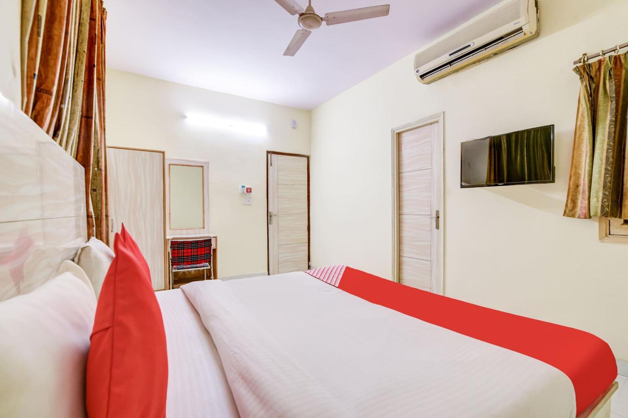 Hotel O 74192 Vishwakarma Palace Delhi  Dış mekan fotoğraf