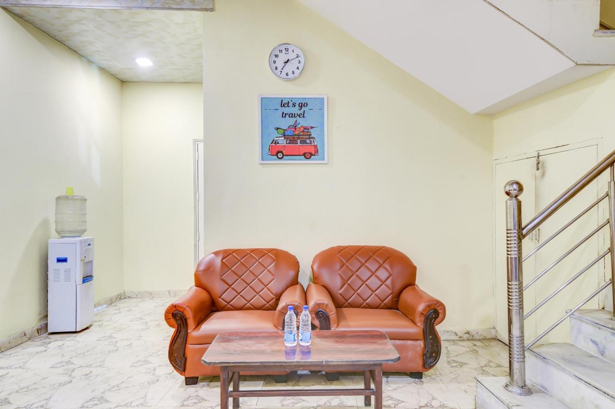 Hotel O 74192 Vishwakarma Palace Delhi  Dış mekan fotoğraf