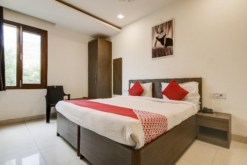 Hotel O 74192 Vishwakarma Palace Delhi  Dış mekan fotoğraf